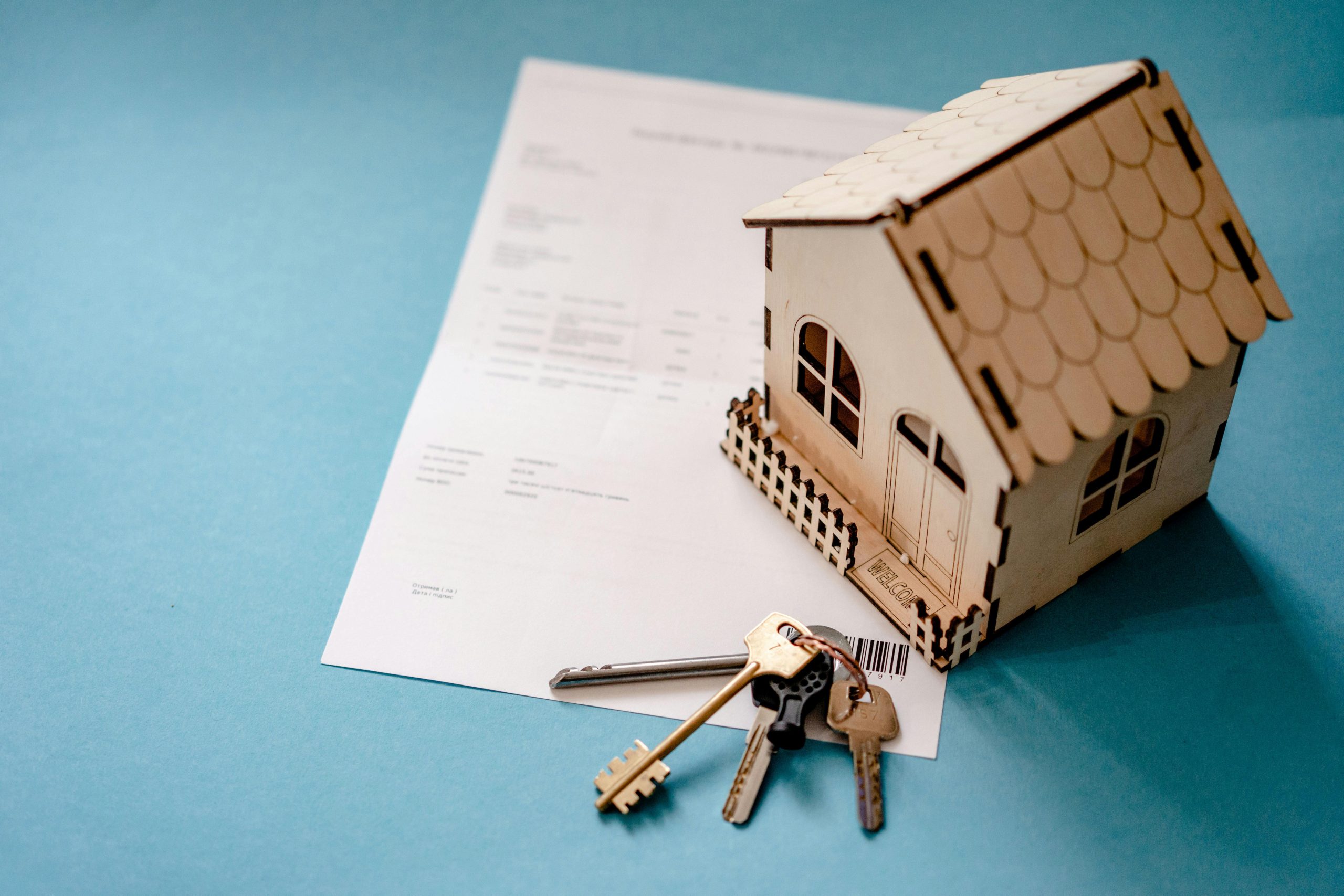 closing paperwork and house keys for home purchase